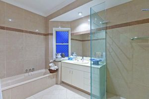 frameless-corner-panel