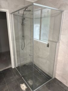 6mminlinesatinchromhardwareframingclearglass