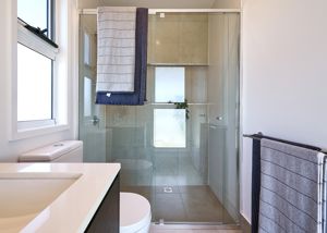 Product-ShowerScreen_6mmSemiFrameless_Inline2
