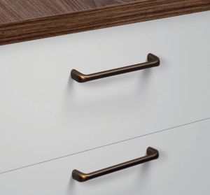 PremiumHandlesMOMO-Redo_AntiqueBrass_DHandle