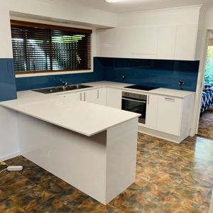 Splashbacks_PaintedGlass_DuluxSeaCreature