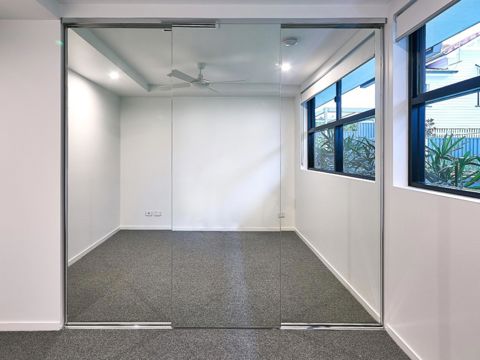 Frameless sliding robe doors
