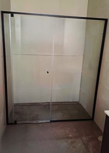 S3 Sleek_BlackHardware_AccessibleEntry_Front