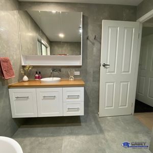 ShavingCabinet_White_withshelf_CaseyConstructionsPtyLtd4