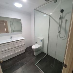 ShowerScreens_6mm_Inline_PolishedSilverHardware_Corner_ShavingCabinets_White_ThaceBathrooms2