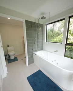 ShowerScreens_6mm_FixAndSwing_SpaSpace.au_Insta