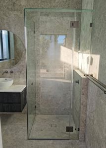 10mmHinged_BrushedNickelHardware_Corner_AccessibleEntry_Mirrors_Round_Circle