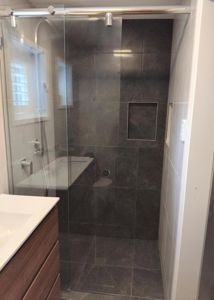 ShowerScreens-10mm_Sliding_Hydro_PolishedSilver_Accessible