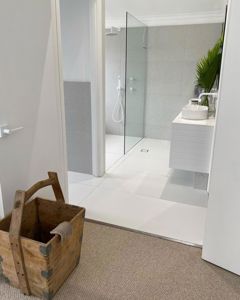 ShowerScreens_10mm_Panels_IslandVillaa