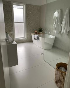 ShowerScreens_10mm_Panels_IslandVillaa4