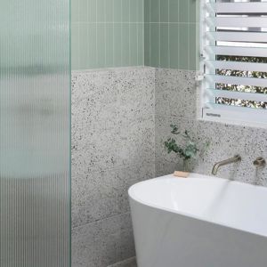 ShowerScreens_10mm_Panels_NarrowReed_Fluted_WataraHomes