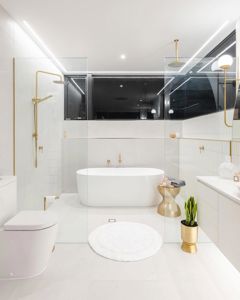 ShowerScreens_10mm_Panels_GoldHardware_LucullanDesign