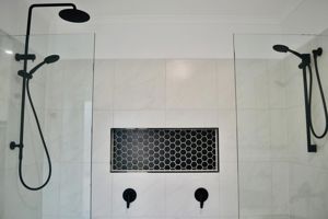 SHowerScreens_10mm_Panels_CheneyConstructions