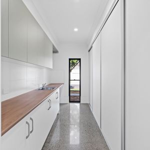 WardrobeDoors_Glacier_White_WhiteFrame_LaundryStorageOceanViewConstructions